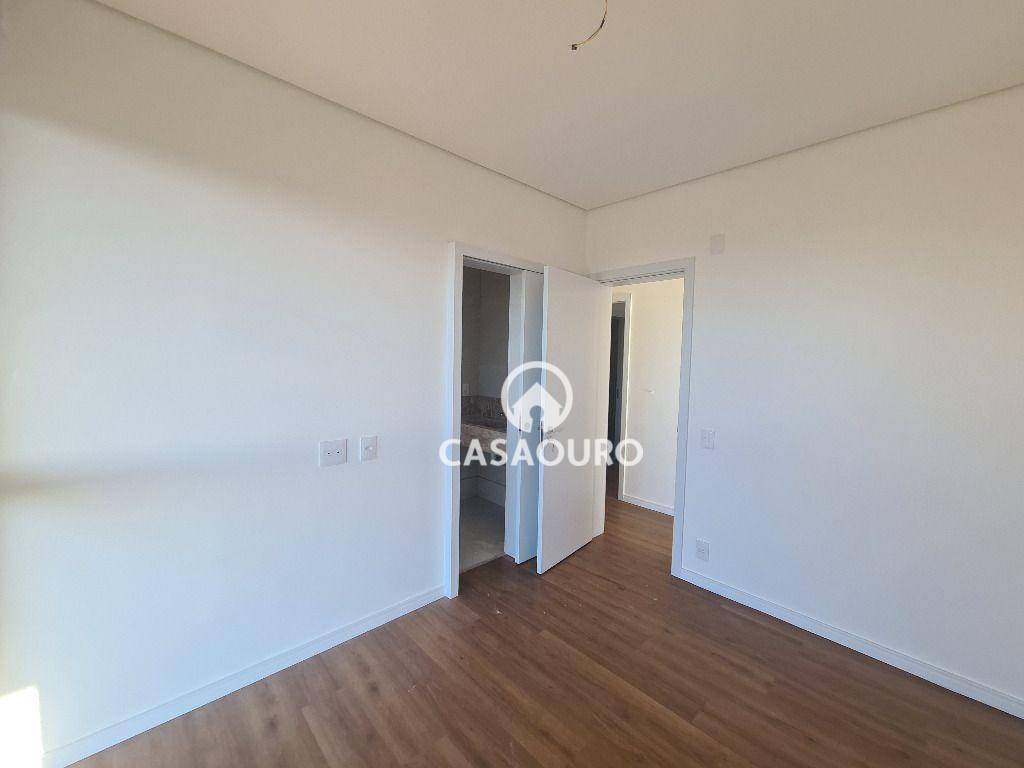 Apartamento à venda com 4 quartos, 137m² - Foto 10