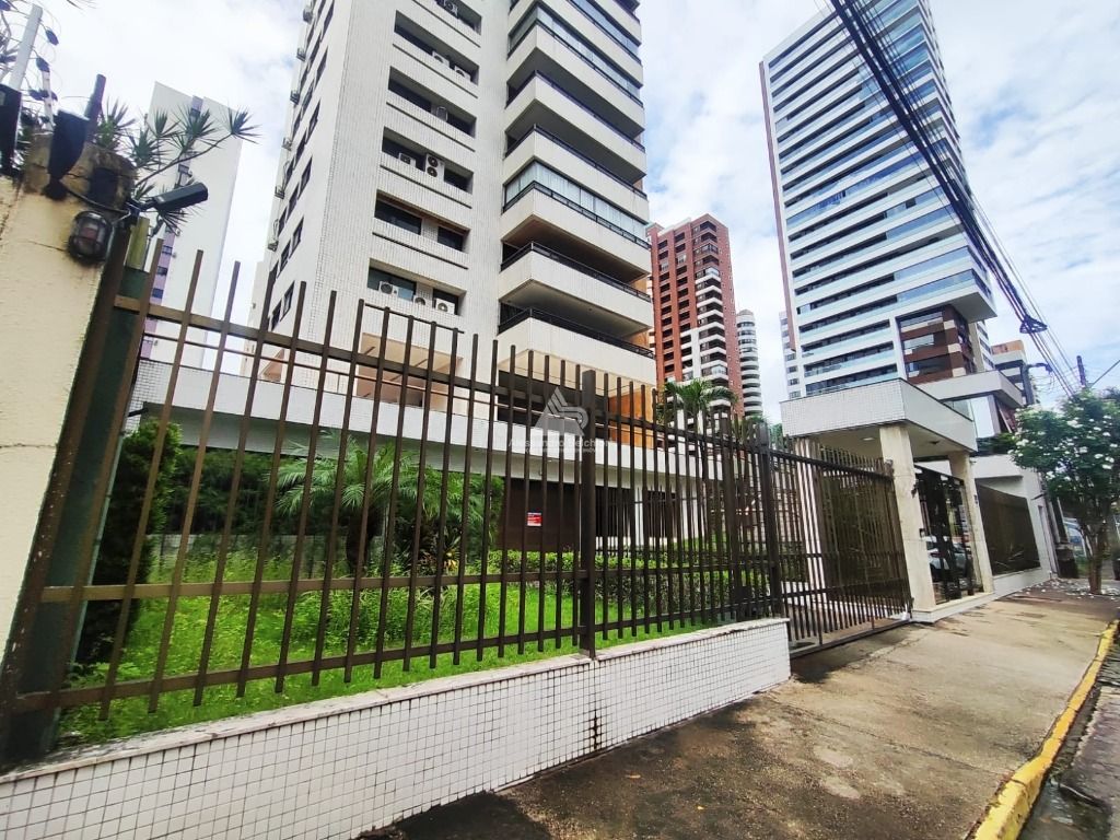 Apartamento à venda com 3 quartos, 276m² - Foto 1