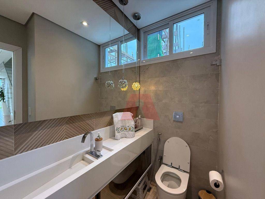 Casa de Condomínio para alugar com 5 quartos, 406m² - Foto 12