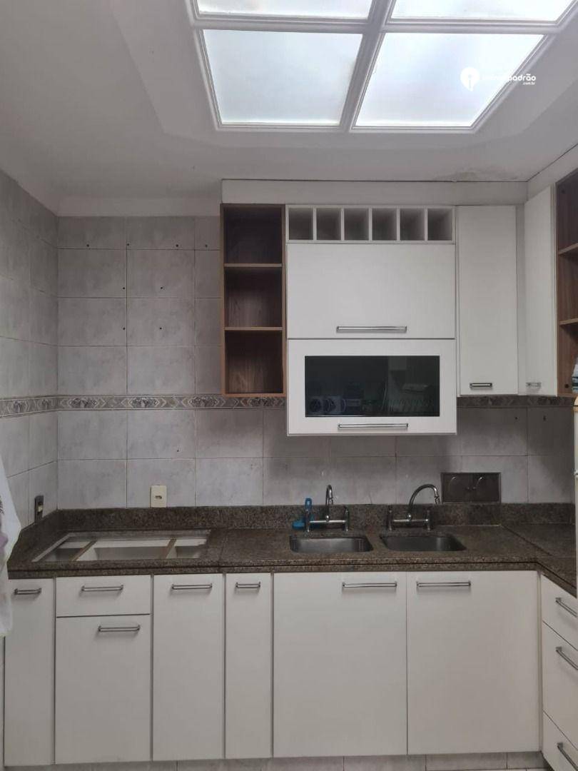 Casa à venda com 3 quartos, 210m² - Foto 3