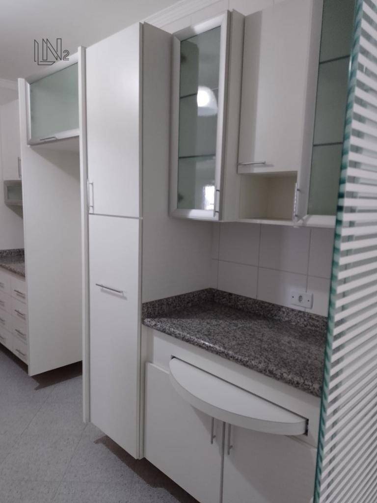 Apartamento à venda com 3 quartos, 137m² - Foto 8