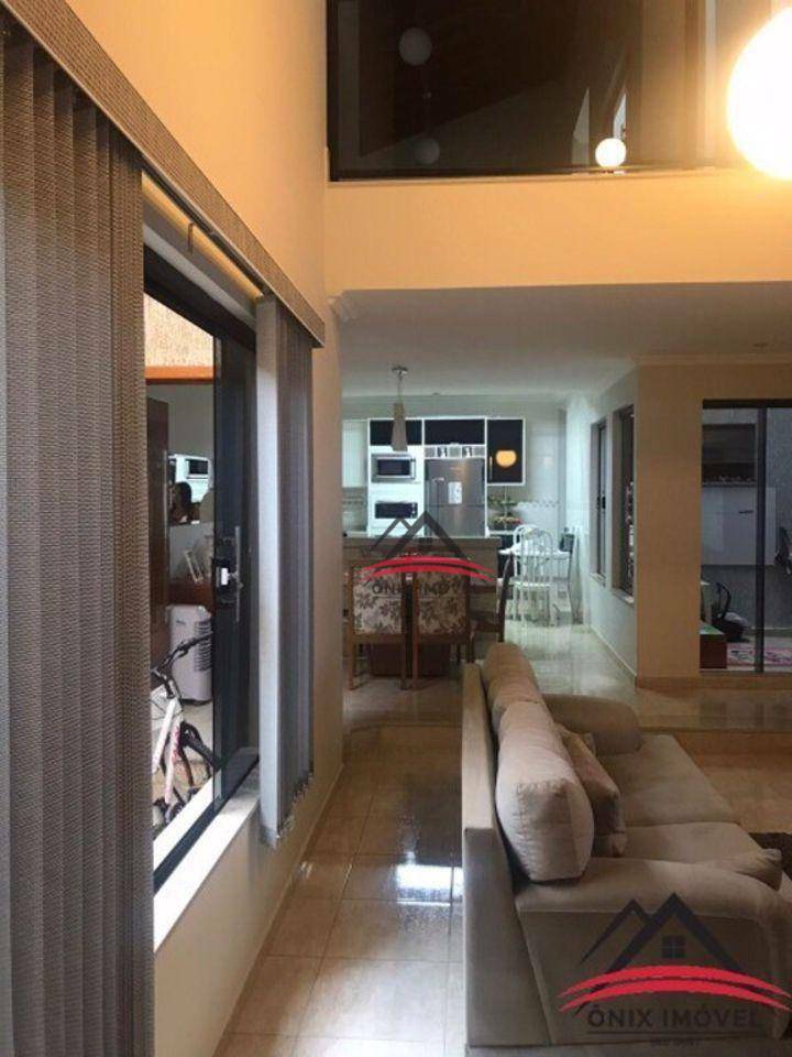 Casa à venda com 3 quartos, 250m² - Foto 12