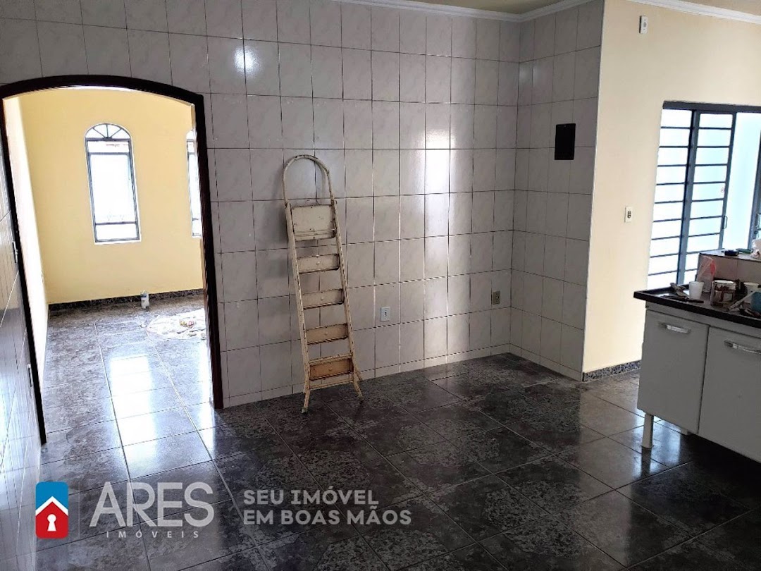 Casa para alugar com 2 quartos, 150m² - Foto 3