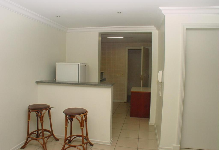 Apartamento à venda com 3 quartos, 200m² - Foto 2