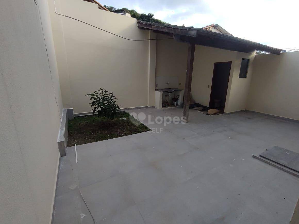 Casa à venda com 4 quartos, 180m² - Foto 3