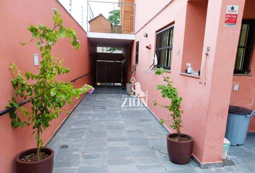 Sobrado à venda com 3 quartos, 300m² - Foto 1