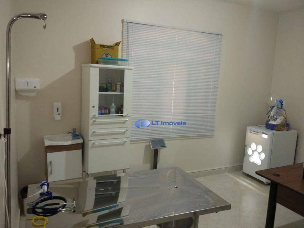 Casa para alugar com 3 quartos, 350m² - Foto 4