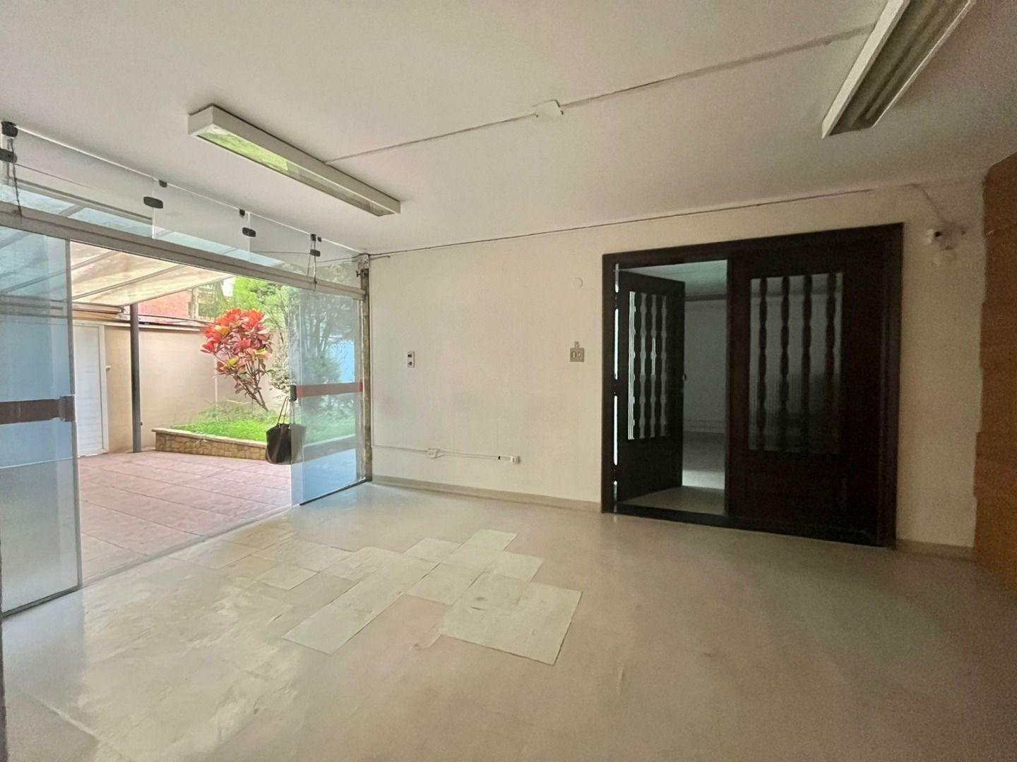 Sobrado para alugar com 4 quartos, 250m² - Foto 1