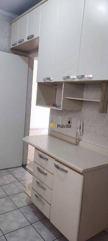 Apartamento à venda com 2 quartos, 65m² - Foto 4