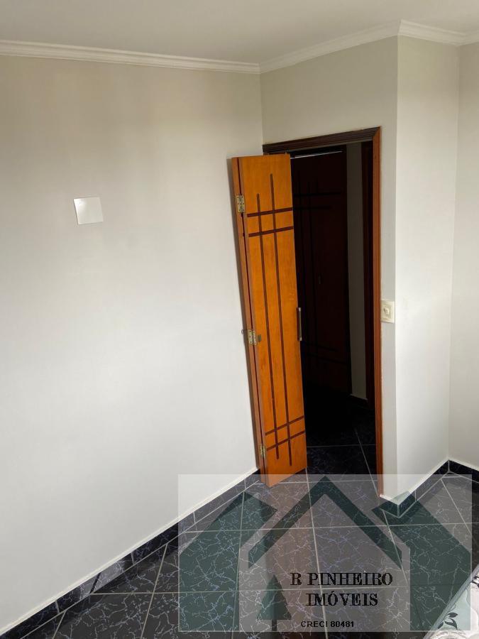 Apartamento à venda com 3 quartos, 68m² - Foto 2