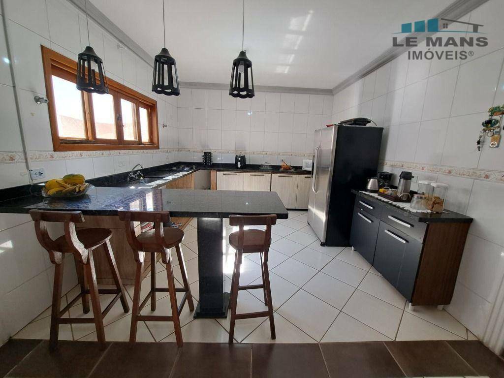 Casa à venda com 4 quartos, 185m² - Foto 11