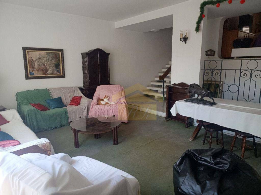 Sobrado à venda com 4 quartos, 222m² - Foto 1