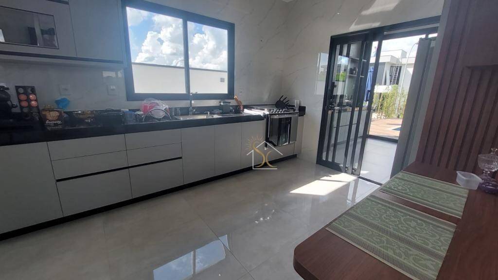 Casa de Condomínio à venda com 4 quartos, 263m² - Foto 4