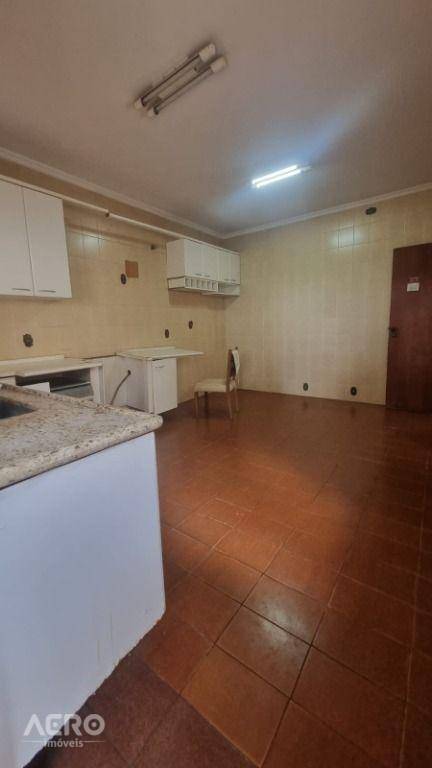 Casa à venda com 4 quartos, 350m² - Foto 8