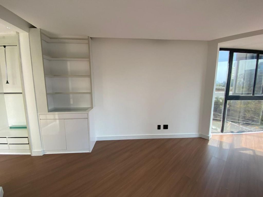 Apartamento à venda com 3 quartos, 220m² - Foto 17