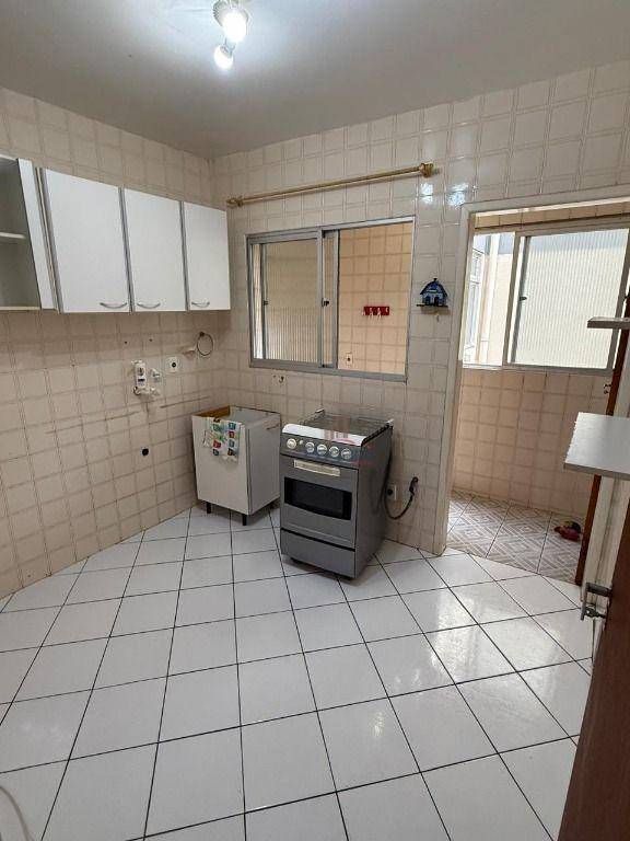 Apartamento à venda com 3 quartos, 81m² - Foto 2