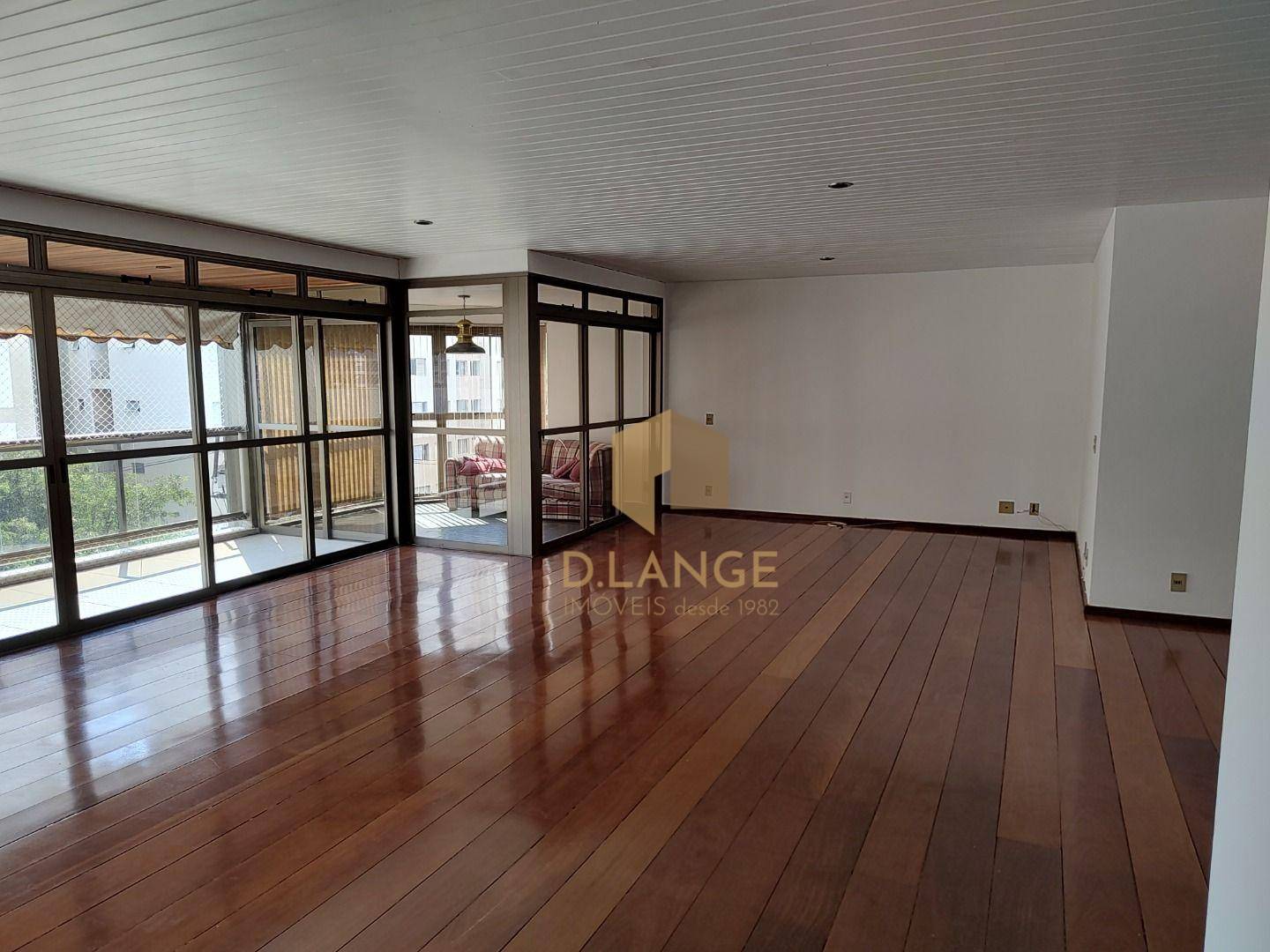 Apartamento para alugar com 4 quartos, 301m² - Foto 2