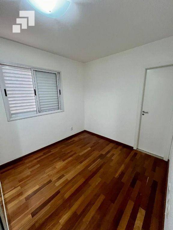 Apartamento para alugar com 4 quartos, 140m² - Foto 14