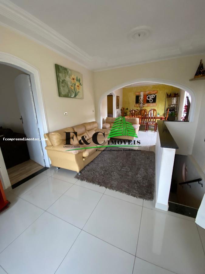 Casa à venda com 3 quartos, 250m² - Foto 1