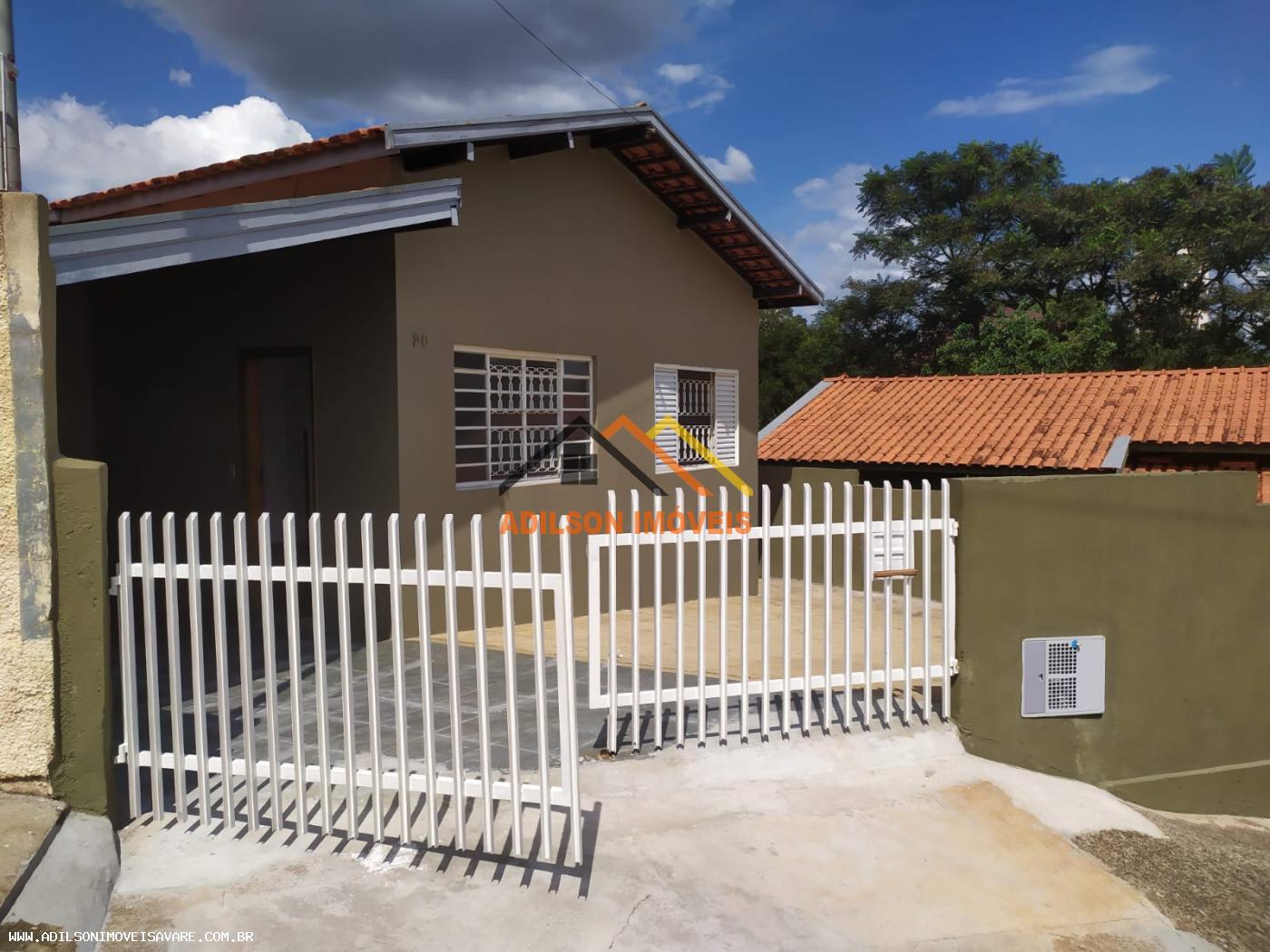 Casa à venda com 2 quartos, 250m² - Foto 1