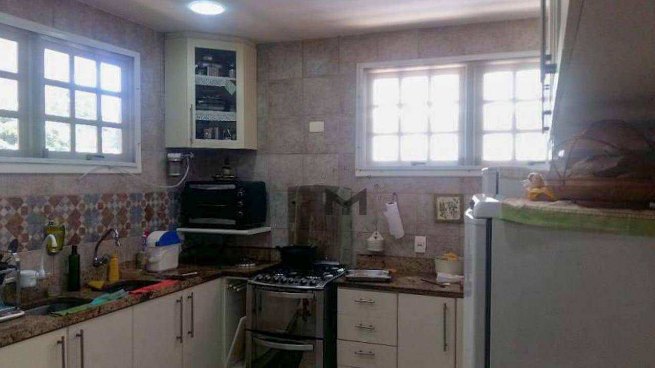 Casa à venda com 5 quartos, 198m² - Foto 9