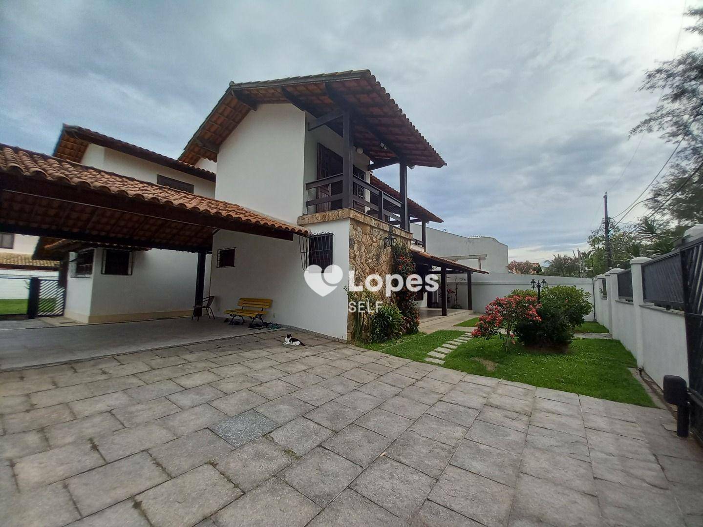 Casa à venda com 4 quartos, 300m² - Foto 2