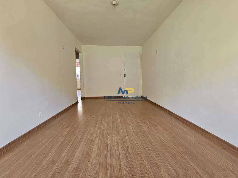 Apartamento à venda com 2 quartos, 60m² - Foto 2