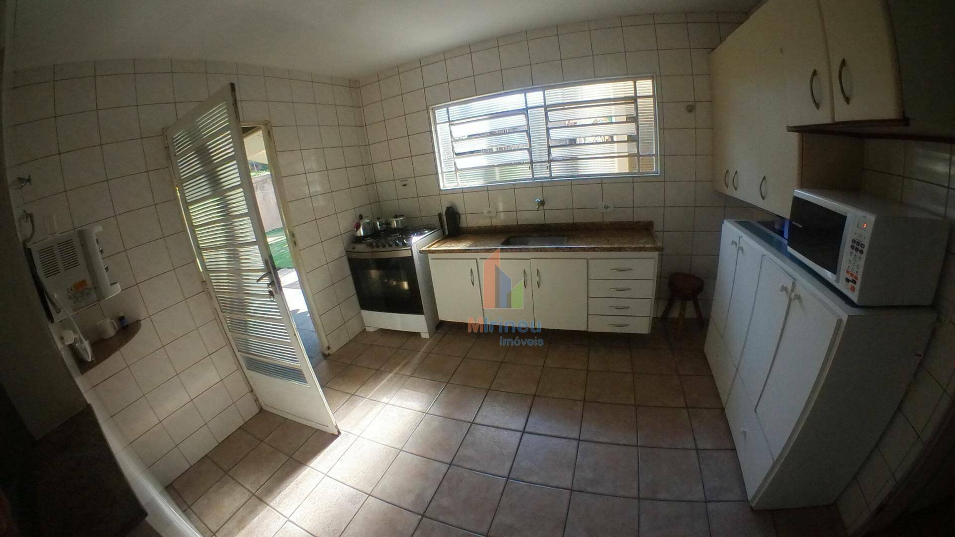 Casa à venda com 5 quartos, 202m² - Foto 9