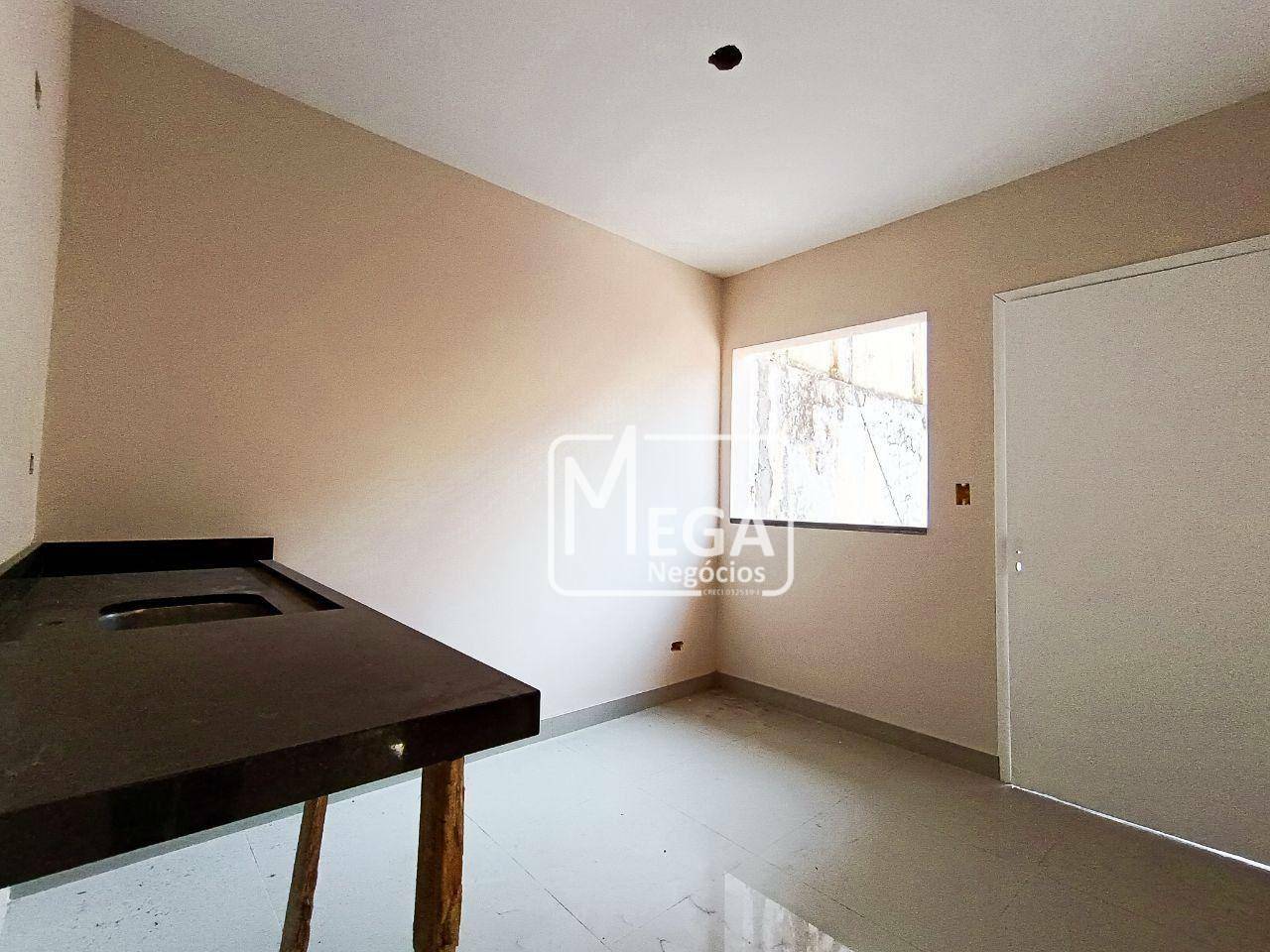 Casa para alugar com 4 quartos, 216m² - Foto 1