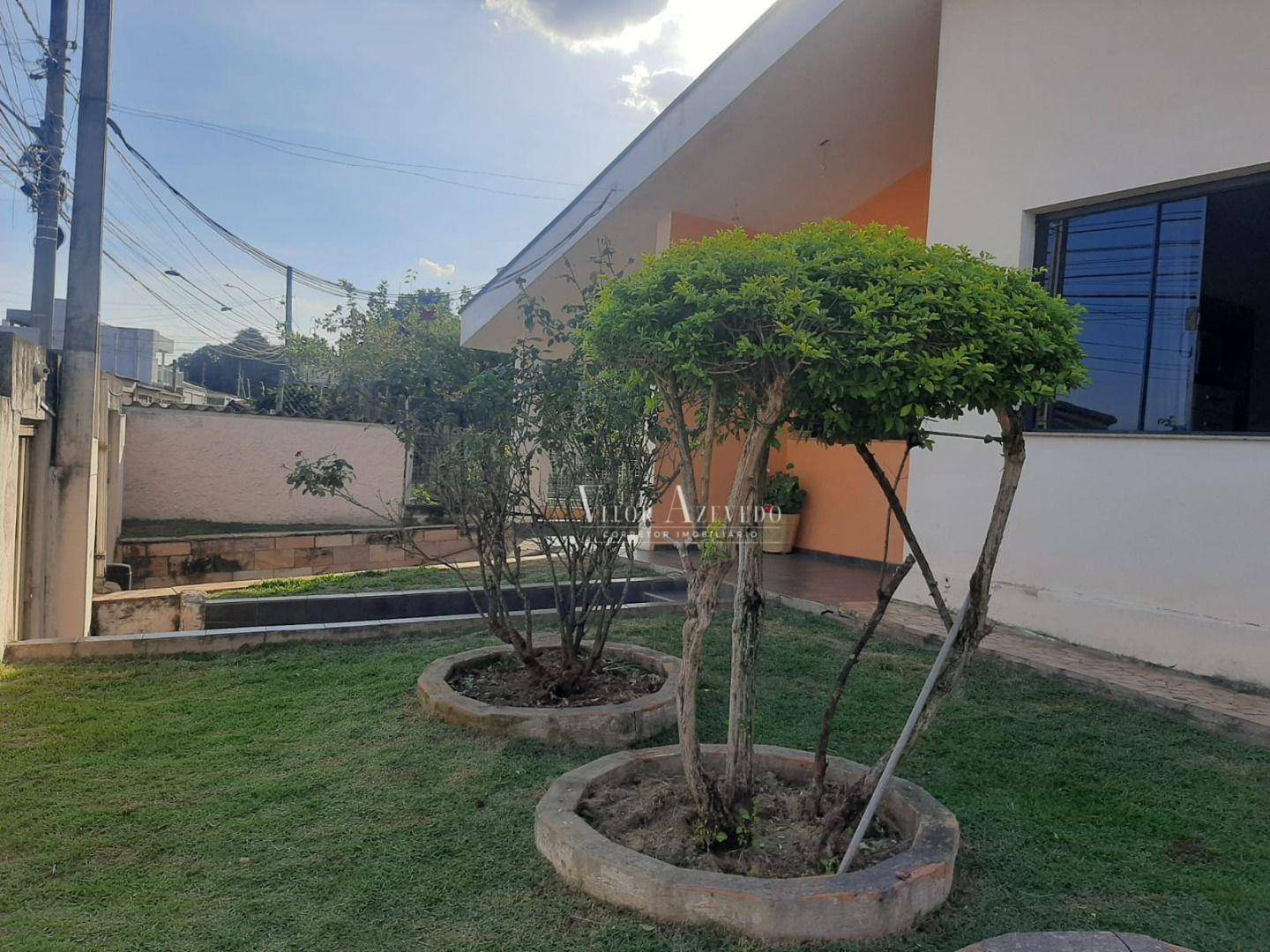 Casa à venda com 6 quartos, 235m² - Foto 2