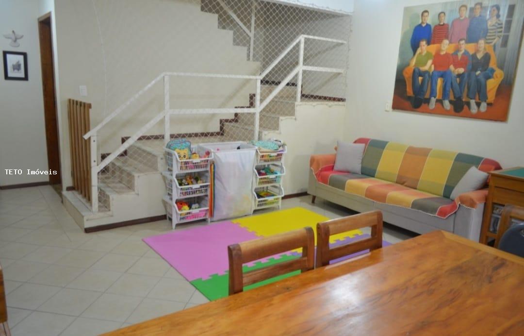 Casa à venda com 3 quartos, 100m² - Foto 4