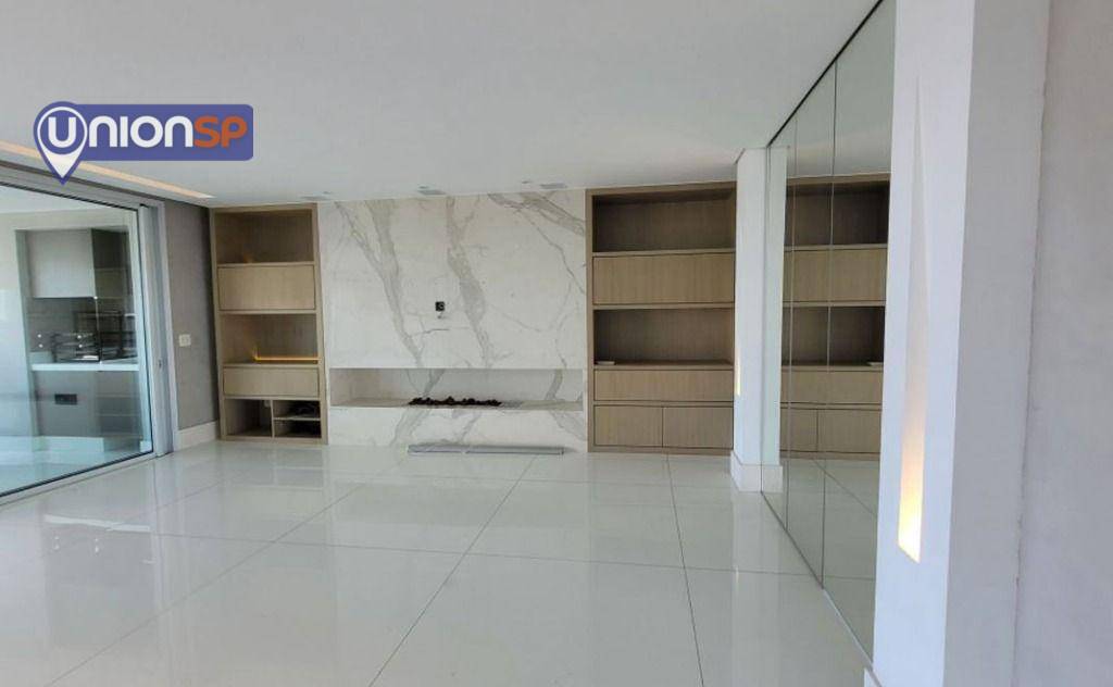 Apartamento à venda com 3 quartos, 180m² - Foto 1