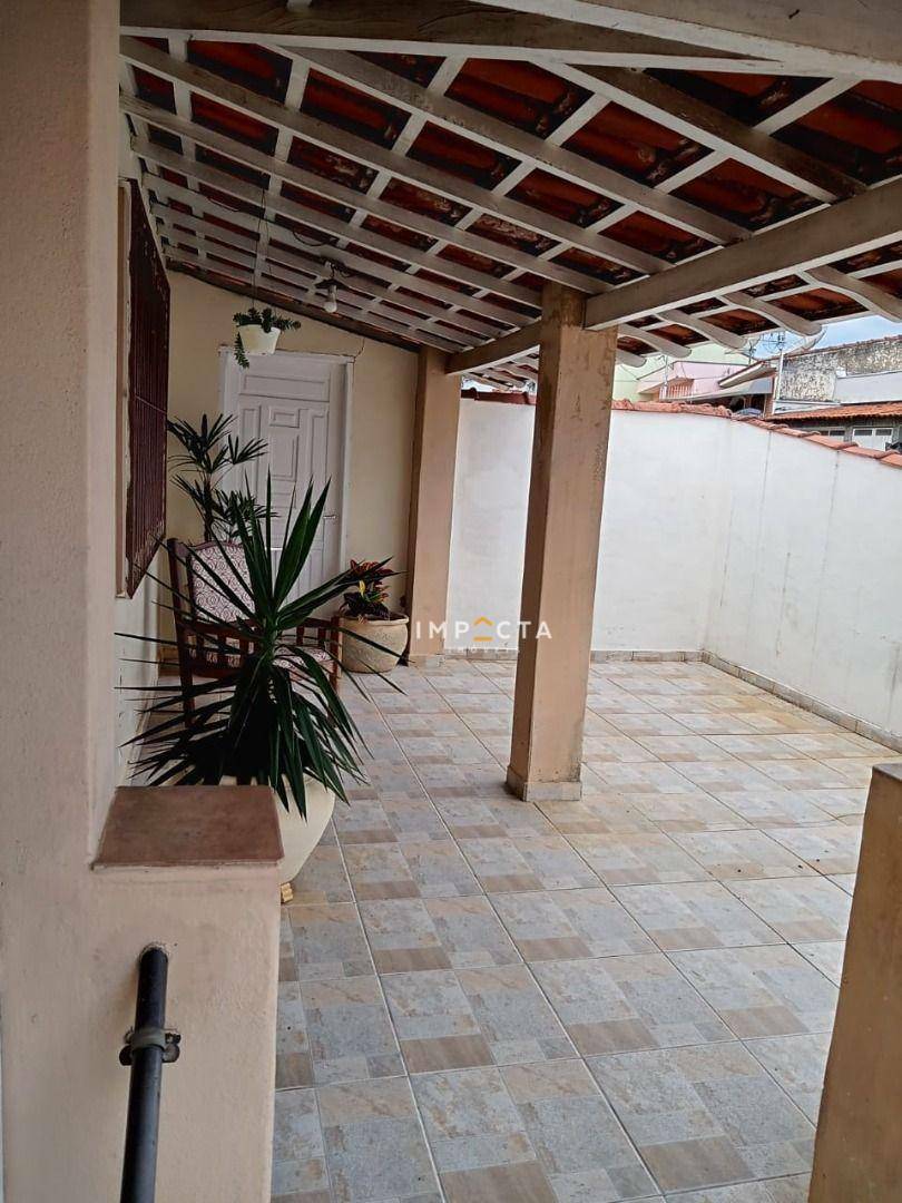 Casa à venda com 4 quartos, 189m² - Foto 1