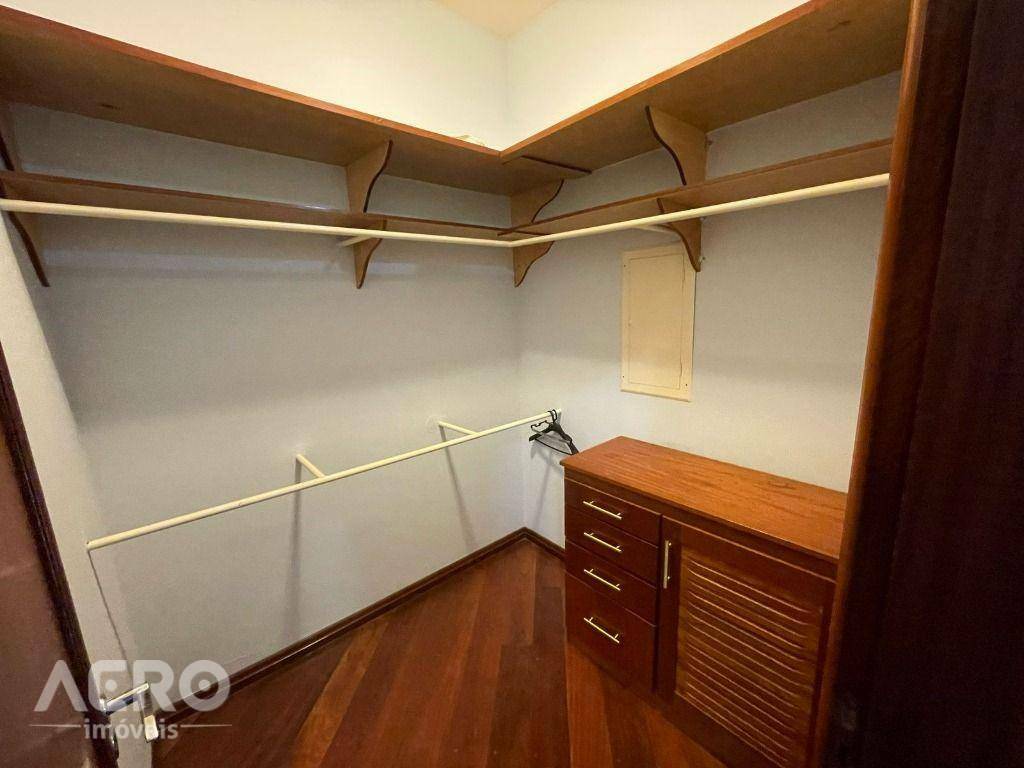 Casa de Condomínio para alugar com 4 quartos, 410m² - Foto 23