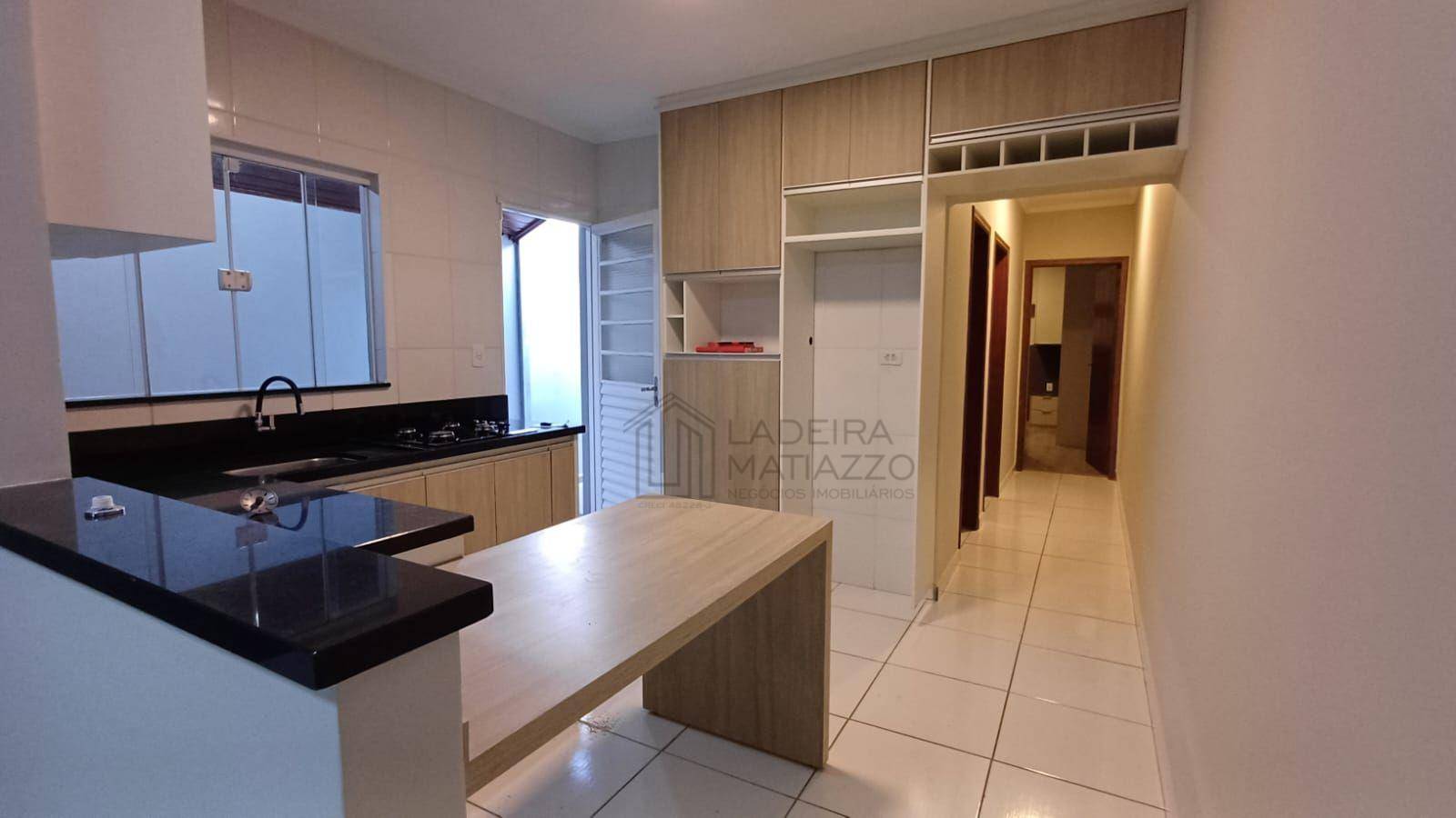 Casa à venda com 2 quartos, 107m² - Foto 2
