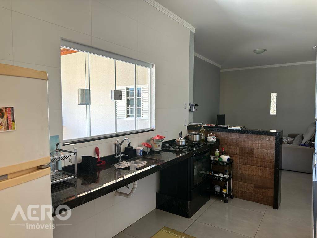 Casa à venda com 2 quartos, 180m² - Foto 6
