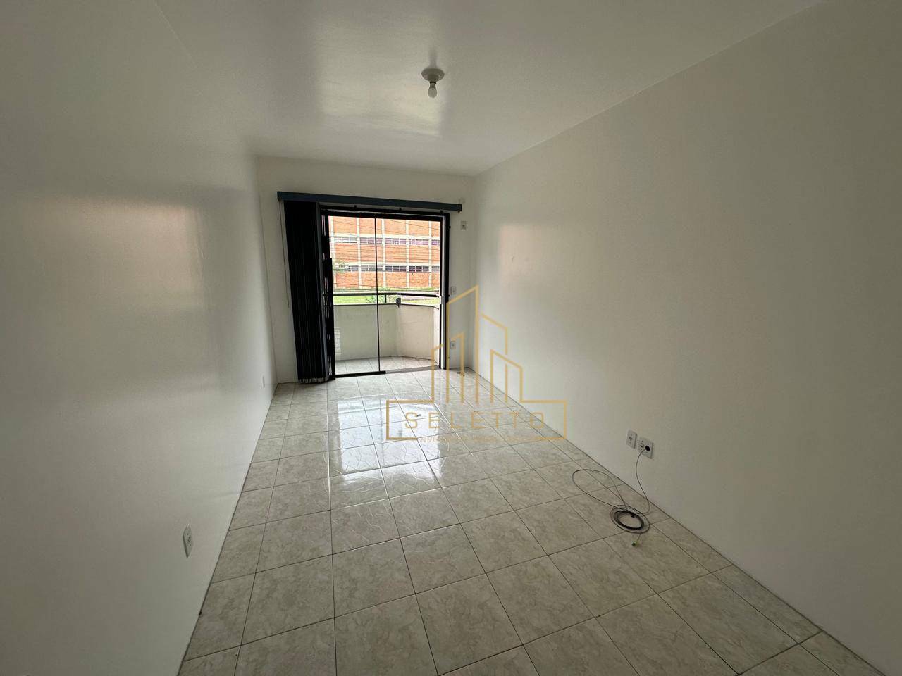 Apartamento para alugar com 1 quarto, 100m² - Foto 2