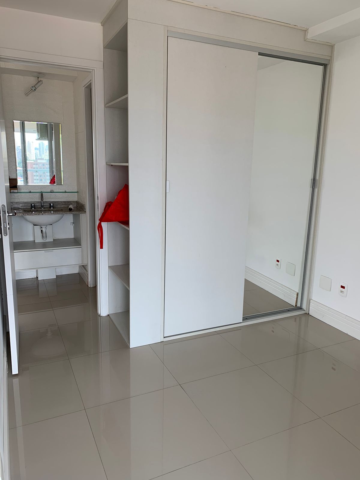 Apartamento à venda com 1 quarto, 45m² - Foto 2