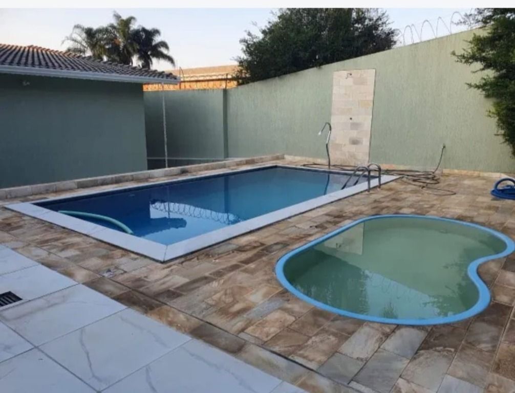 Casa à venda com 3 quartos, 520m² - Foto 1