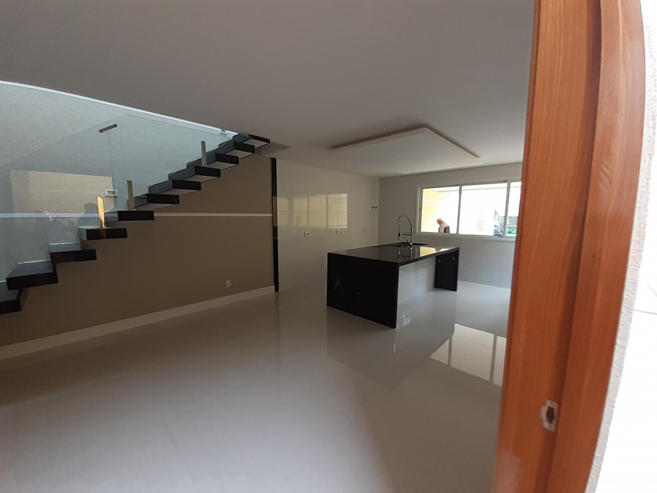 Sobrado à venda com 3 quartos, 220m² - Foto 2