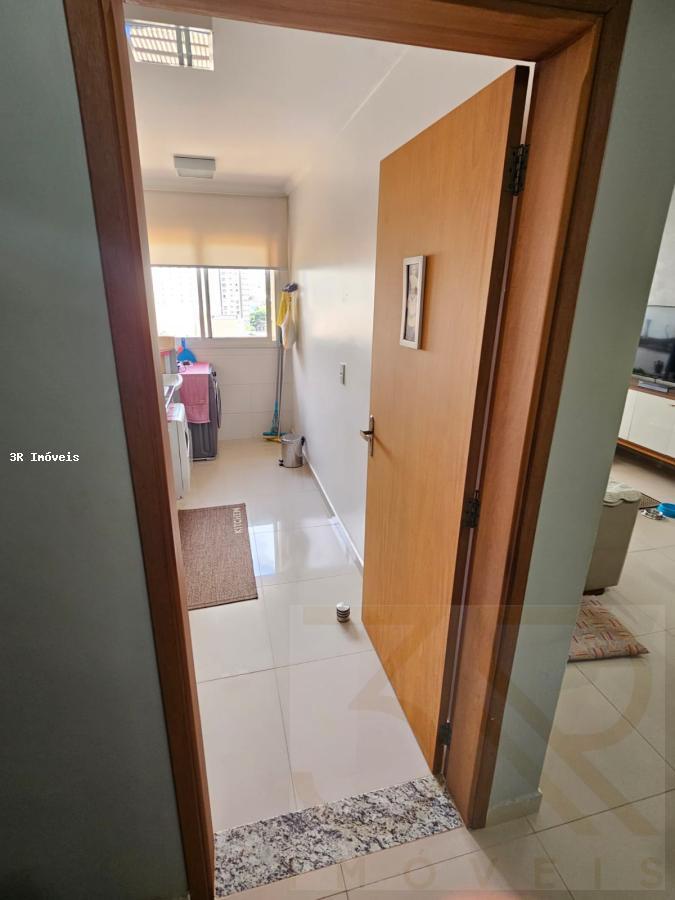 Apartamento à venda com 2 quartos, 70m² - Foto 9