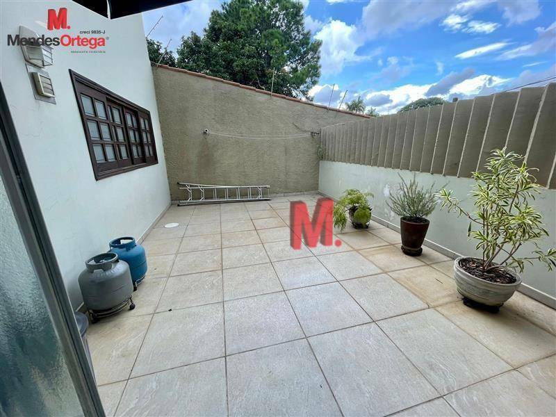 Casa para alugar com 3 quartos, 235m² - Foto 14