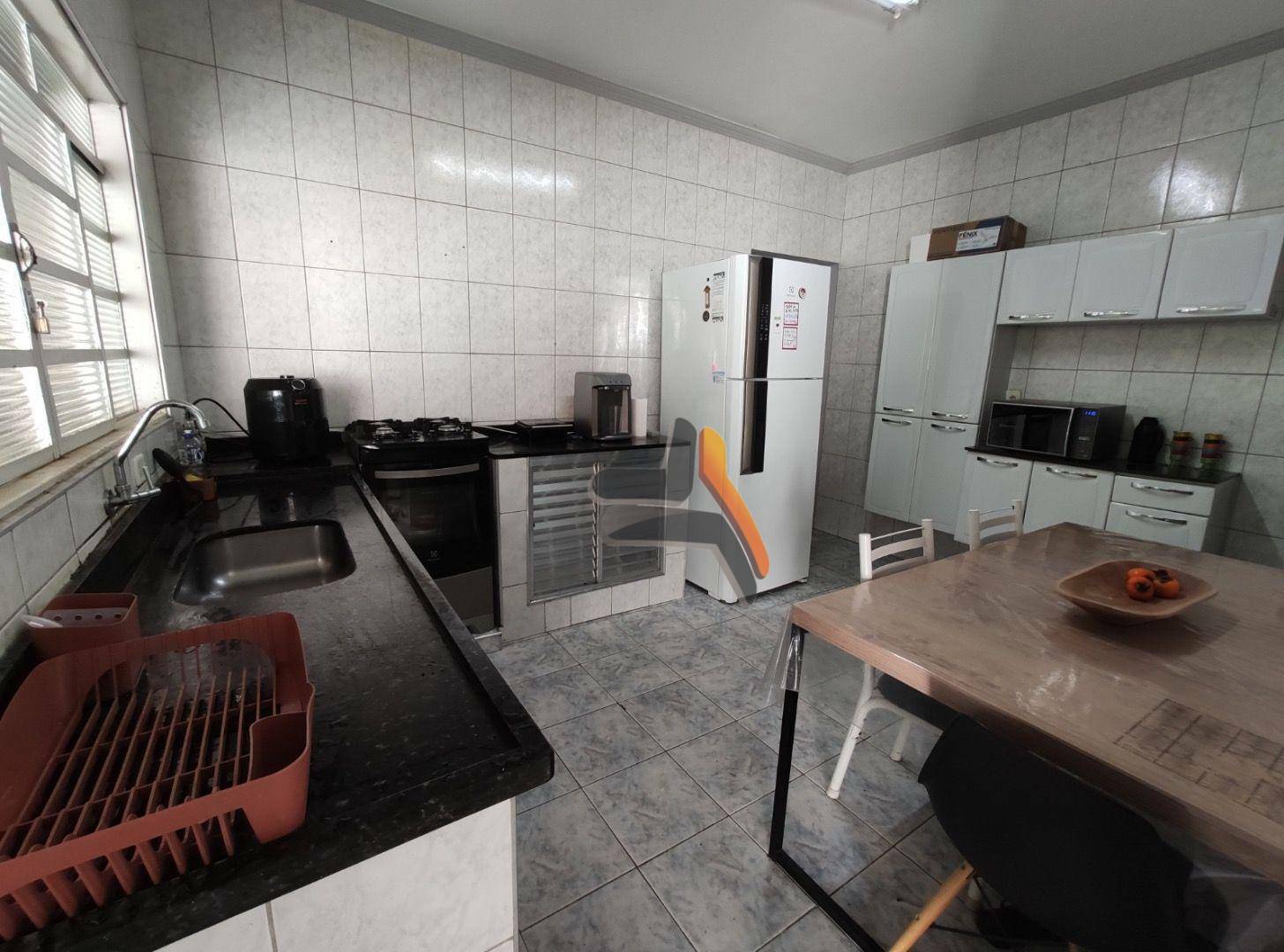 Casa à venda com 2 quartos, 69m² - Foto 1