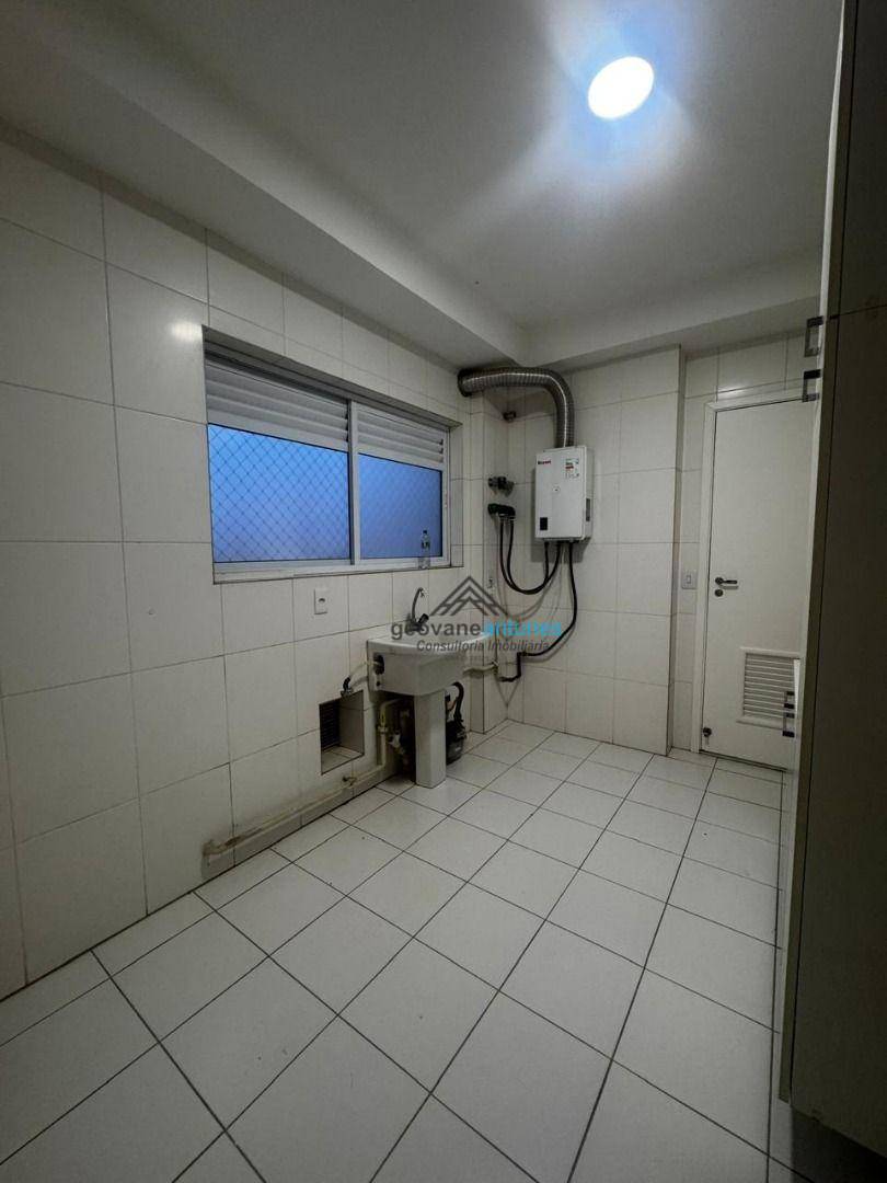 Apartamento para alugar com 3 quartos, 234m² - Foto 7