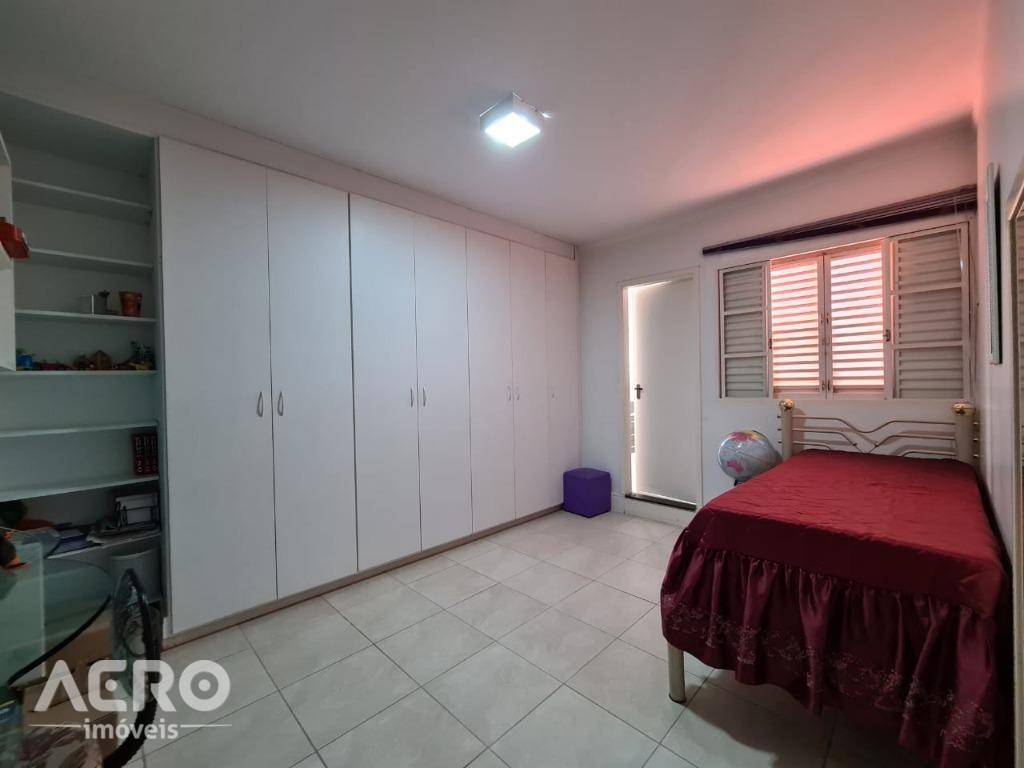 Casa à venda com 3 quartos, 195m² - Foto 9