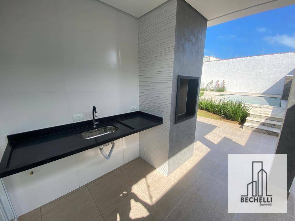 Casa à venda com 3 quartos, 158m² - Foto 1