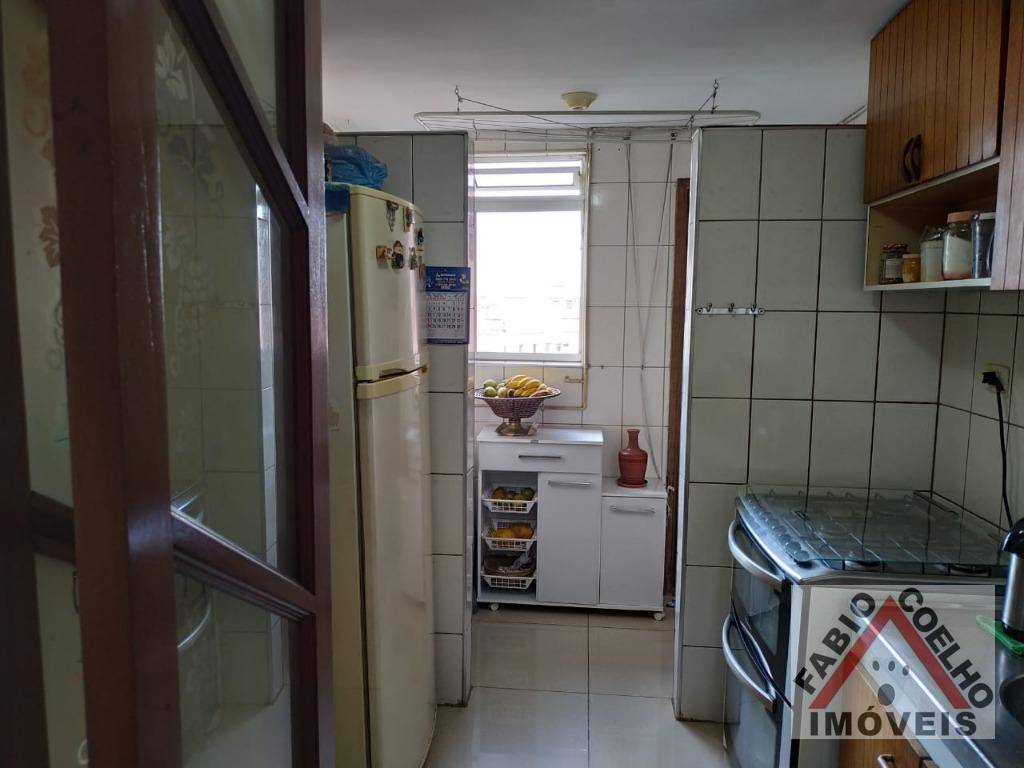 Apartamento à venda com 3 quartos, 68m² - Foto 2