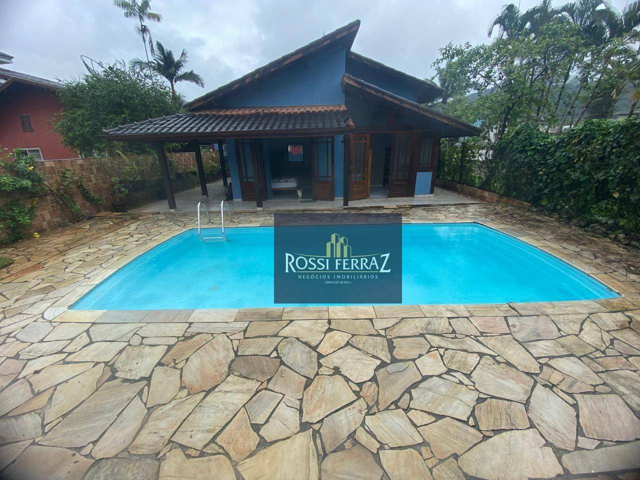 Casa de Condomínio à venda com 5 quartos, 190m² - Foto 2