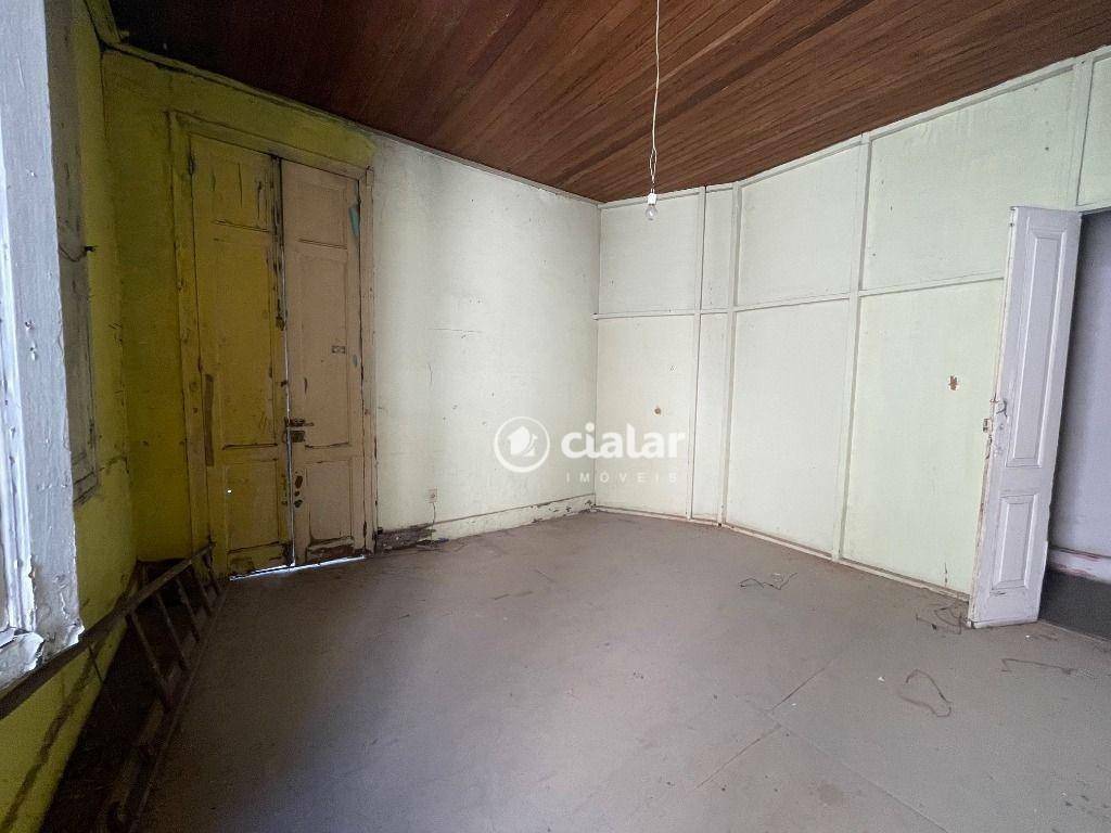 Casa à venda com 10 quartos, 360m² - Foto 2