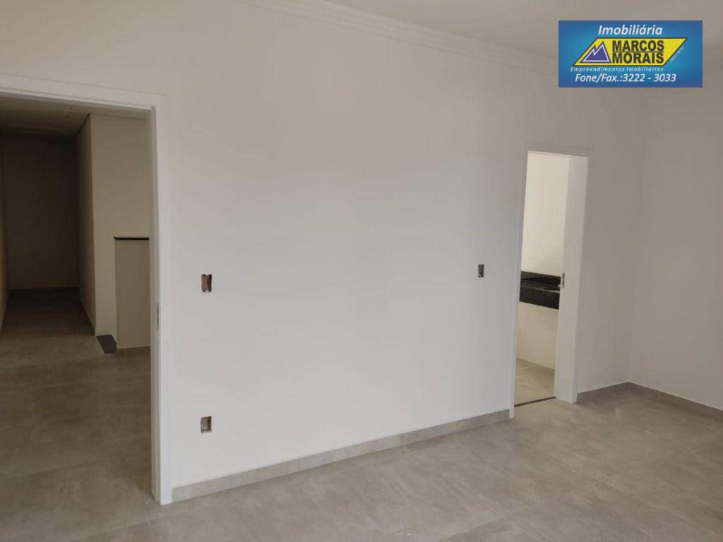 Casa à venda com 3 quartos, 187m² - Foto 3